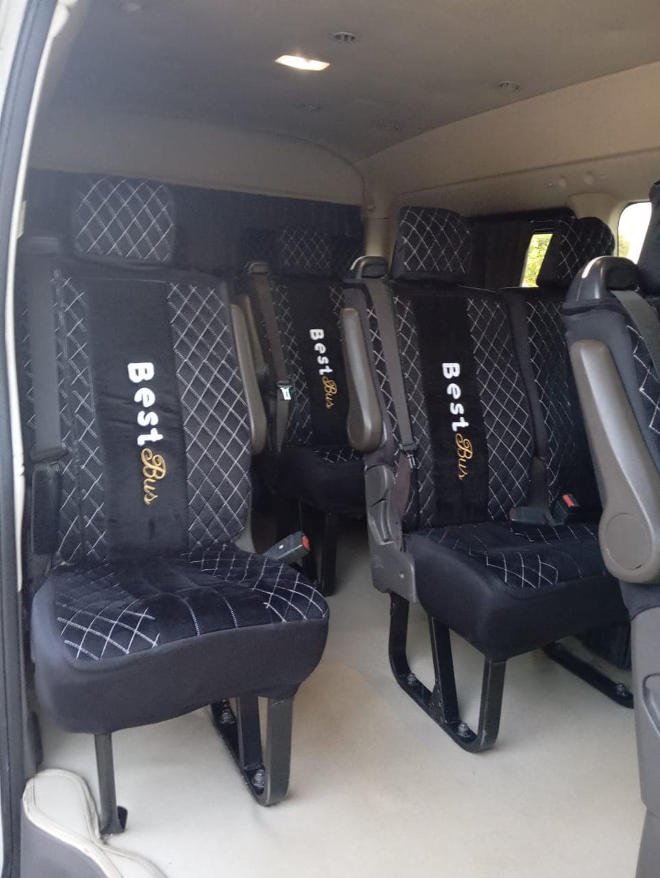 شاحنات صغيرة (فان) 14 مقعدًا - image 2